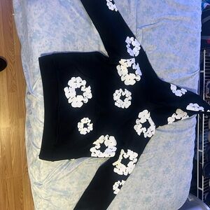 Denim Tears The Cotton Wreath Sweatshirt
Black